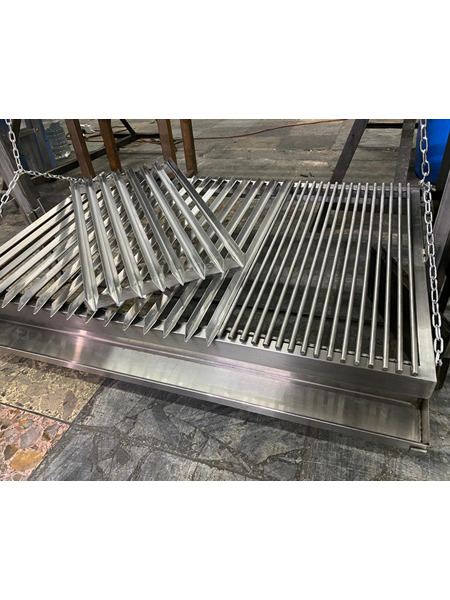Grille De Barbecue En Inox Européenne 55x45 Cm - Adaptable Aux Grills Et Cheminées, Diamètre 6+4 Mm, Fabriquée En République Tchèque